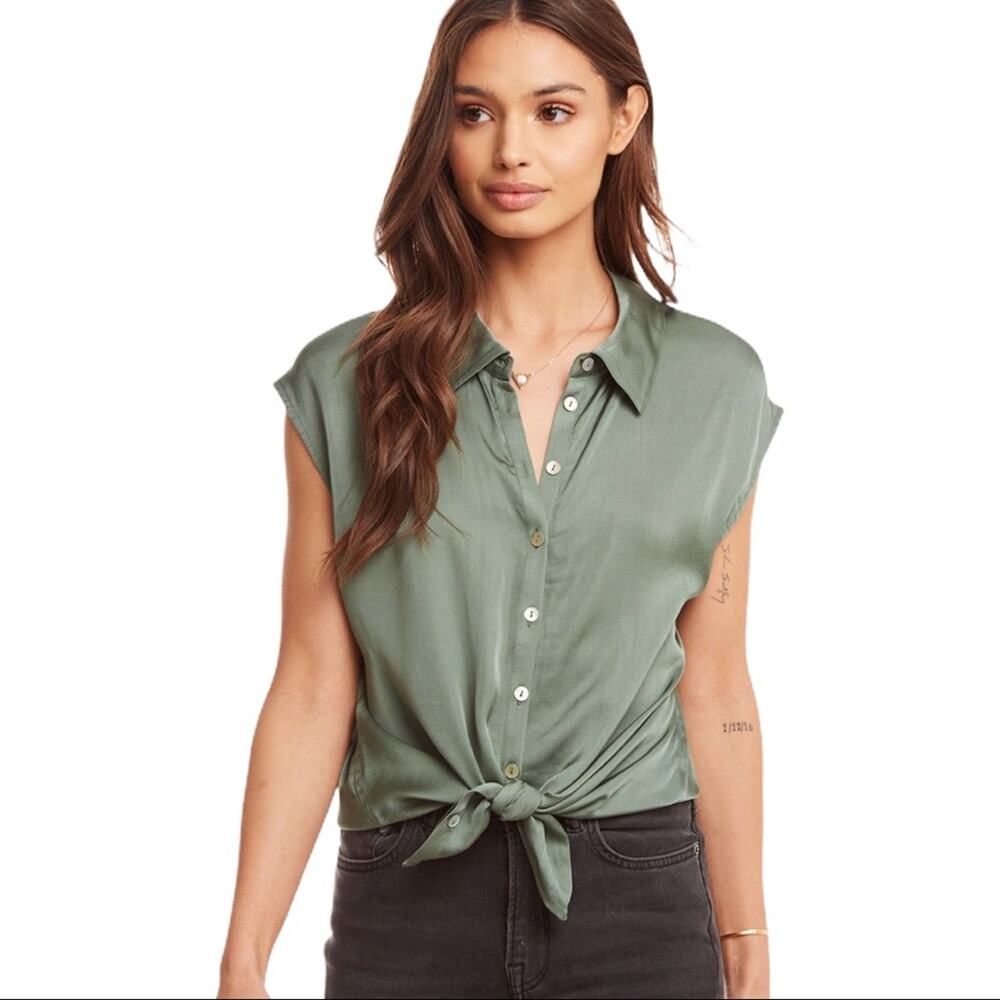 Chaser Green Silky Cap Sleeve Button Down Blouse Medium